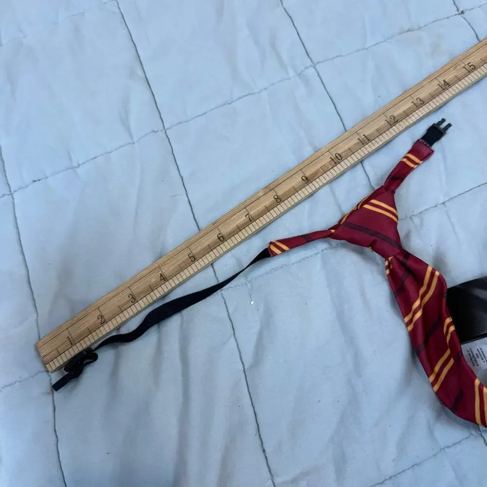 H&M Boy 5T/6 Harry Potter Neck Clasp Tie Burgundy Yellow Stripe Wizarding World